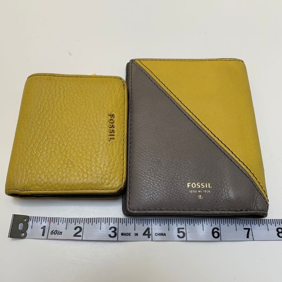 Fossil Leather Mini Wallet and Passport Cover - Picture 10 of 11